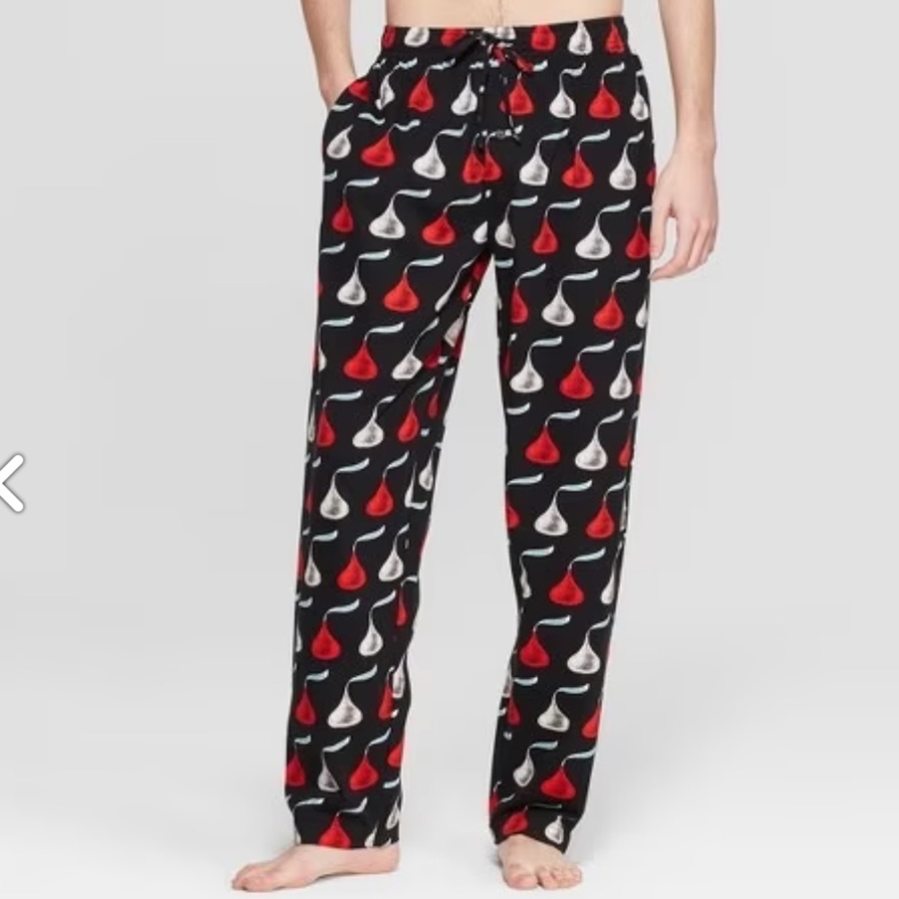 NWT Hershey’s Kisses heart toss joggers